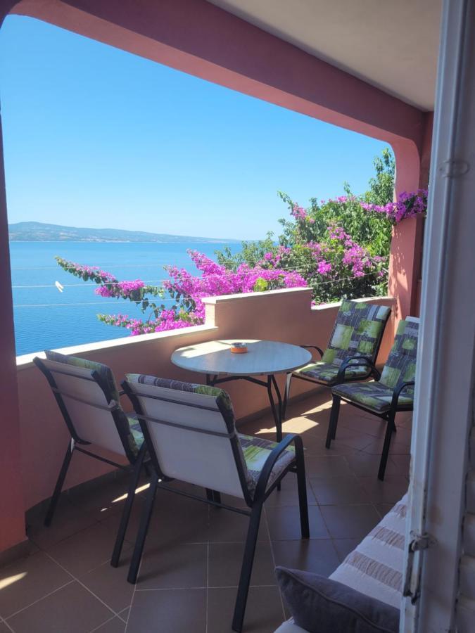 Apartments Coko Omis Bagian luar foto