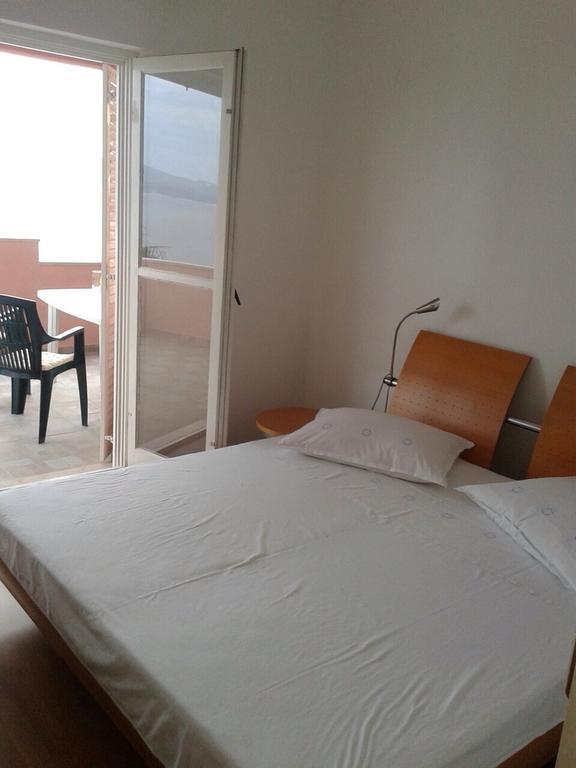 Apartments Coko Omis Ruang foto