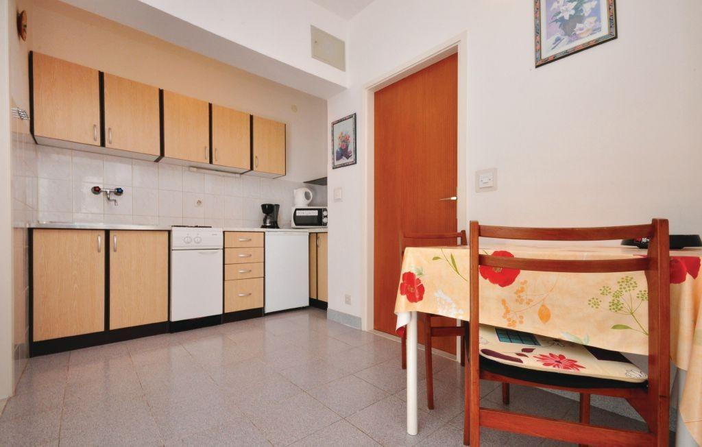 Apartments Coko Omis Bagian luar foto