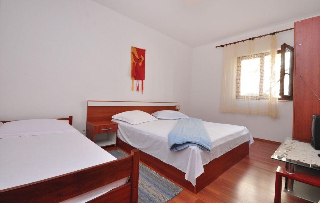 Apartments Coko Omis Bagian luar foto