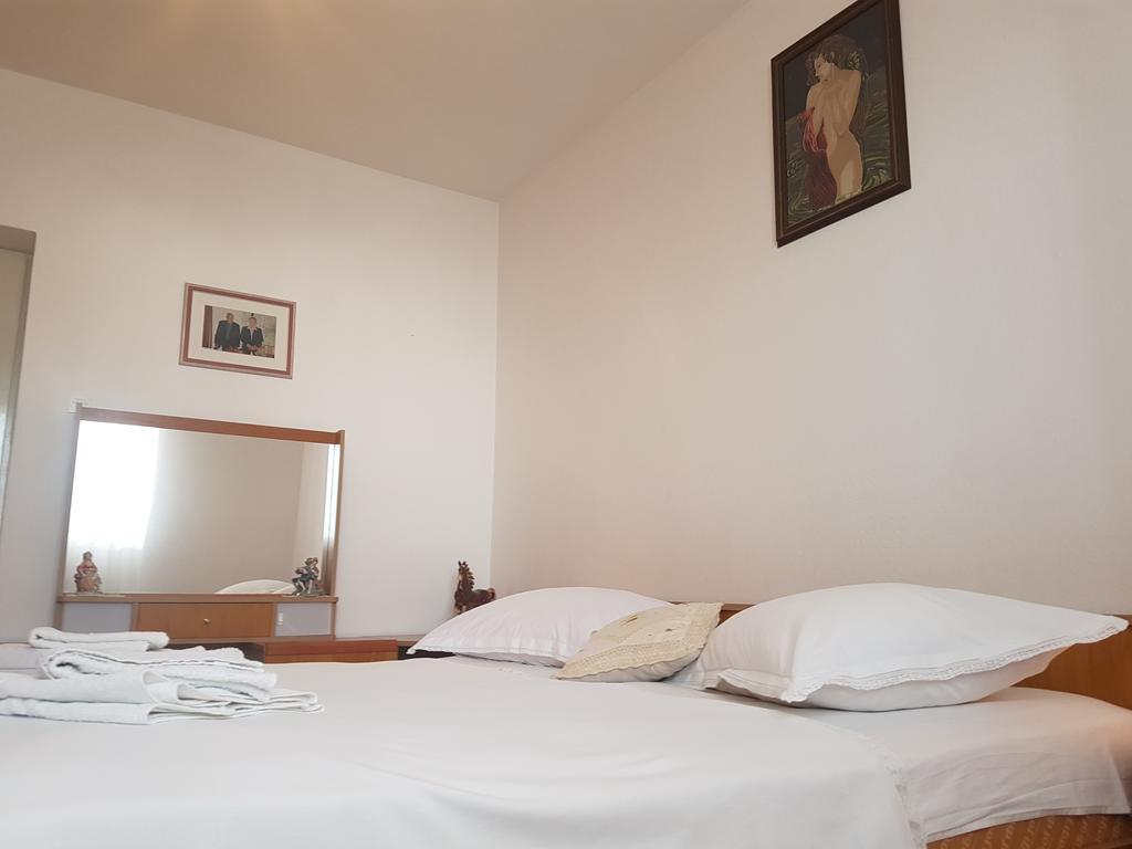 Apartments Coko Omis Bagian luar foto