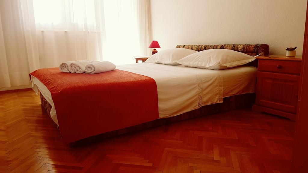 Apartments Coko Omis Bagian luar foto