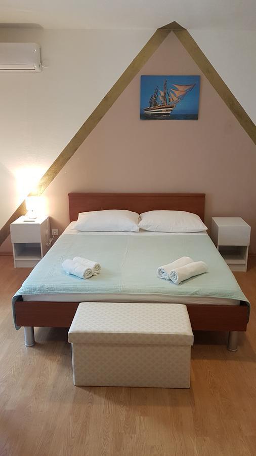 Apartments Coko Omis Bagian luar foto